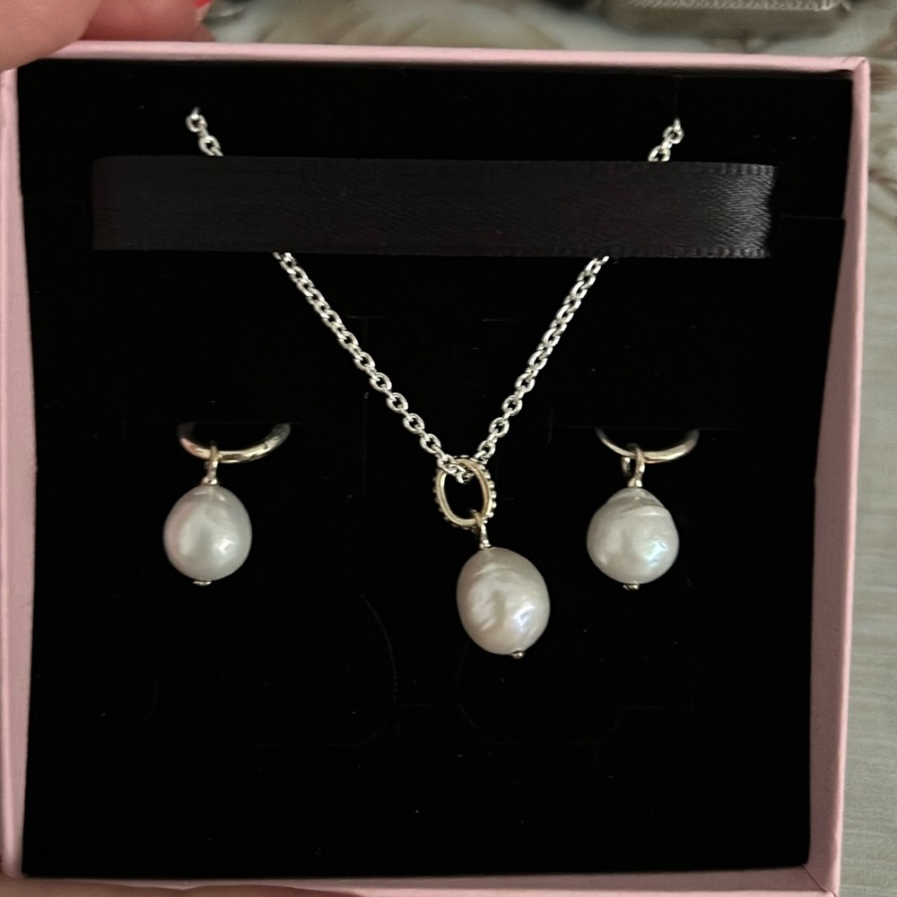 Pandora real pearl earrings and necklace set